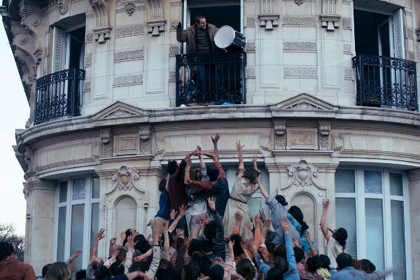 zumbi-plano-critico-a-noite-devorou-o-mundo-plano-critico-filme-frances-zumbis-600x400